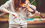 Mutige vor: Wer sein musikalisches Talent unter Beweis stellen will, meldet sich jetzt für die Teilnahme an dem Wettbewerb "Jugend musiziert" an. (Symbolfoto: Pexels auf Pixabay)