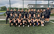 So groß ist die Mädchen-B-Jugend des VfR-Horst inzwischen nicht mehr: Das Team musste einige Abgänge hinnehmen. Die Trainer Jessica Baasch und Sven Evers hoffen auf neue Spielerinnen. (Foto: Evers)