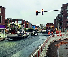 Voller Einsatz  bei den Bauarbeiten auf der so wichtigen Elmshorner Kreuzung. (Foto: Strandmann)