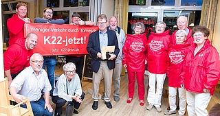 SPD-Bundestagskandidat und Landtagsfraktionsvorsitzender Ralf Stegner (Mitte) traf sich mit Vertretern des Vereins K22-jetzt und der Bürgerinitiative Starke Schiene. (Foto: Horst Lichte)