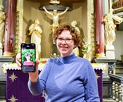 Christiane Ehrengruber engagiert sich als Vikarin in der Evangelisch-Lutherischen Kirchengemeinde Barmstedt. Die 29-Jährige erreicht Menschen nicht nur in der Heiligen-Geist-Kirche, sondern auch auf Instagram. (Foto: Frank)