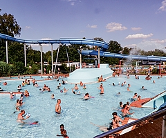 Ein Badeparadies mitten in Elmshorn: Im Freibad lässt sich der ganze Tag verbringen. (Foto: Strandmann/Archiv)