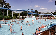 Ein Badeparadies mitten in Elmshorn: Im Freibad lässt sich der ganze Tag verbringen. (Foto: Strandmann/Archiv)