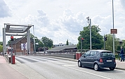 An der Käptn-Jürs-Brücke in Elmshorn stehen die Ampeln auf Rot. (Foto: Stefanie Frank)