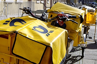 Viele Bürger in Elmshorn und Umgebung sehnen sich danach, dass sich in ihren Straßen mal wieder ein Briefträger zeigt. (Symbolfoto: Pixabay)