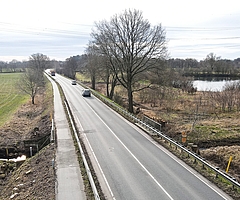 Die etwa 150 Jahre alte Bilsbek-Brücke entlang der alten B5 soll saniert werden. (Foto: Julian Jenkel/GAB-Umweltservice)