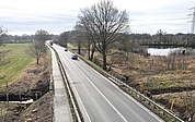 Die etwa 150 Jahre alte Bilsbek-Brücke entlang der alten B5 soll saniert werden. (Foto: Julian Jenkel/GAB-Umweltservice)