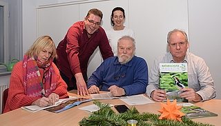 Arbeitssitzung kurz vor Weihnachten: Petra Maruska (von links), Thomas Bülck, Jürgen Prahl Helga Dilchert und Roland Dilchert wollen sich künftig in der Naturschutzinitiative engagieren. (Foto: Frank)