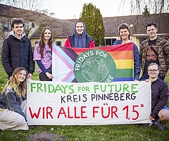 Die Fridays For Future-Ortsgruppe Kreis Pinneberg organisiert die Demo: Hanna Werner (von links), Christian Herrmann, Merle Drewitz, Arik Mertins, Sven-David Breuß, Patrick Leon Schultz und Oliver Richter (unten). (Foto: FFF Elmshorn)