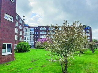 Wichtiger Dienstleister der Region: Die Regio Kliniken, hier eines der Gebäude in Elmshorn. (Foto: Strandmann)