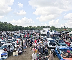 Beim Flohmarkt am Heistmer Flugplatz herrscht meist reger Andrang. (Foto: Marc Noak)
