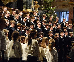 Die Chorknaben Uetersen und ihr Mädchenchor sangen teils gemeinsam. (Foto: Frank)