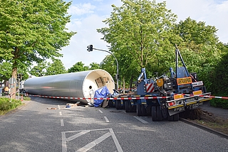 Das Turmsegment liegt auf dem Heidmühlenweg. (Foto: Frank)