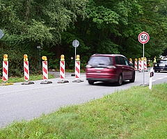Der Verkehr wird einspurig an der Sperrung vorbeigeführt. (Foto: Frank)