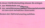 Die Stadt will den Schreibfehler auf der Rückseite der Wahlbriefumschläge handschriftlich korrigieren. (Foto: Stadt Barmstedt)