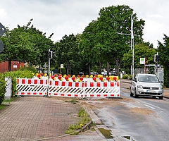 Die Reuterstraße in Uetersen ist nur noch halbseitig gesperrt. (Foto: Frank)