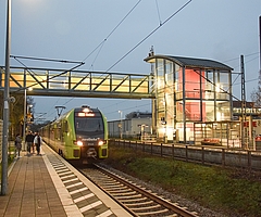 Die Fußgängerbrücke am Tornescher Bahnhof wird für zwei Tage gesperrt. (Foto: Frank)