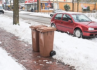 Mülltonnen hinter Schneehügeln können nicht geleert werden. (Quelle: Kreis Pinneberg/GAB)